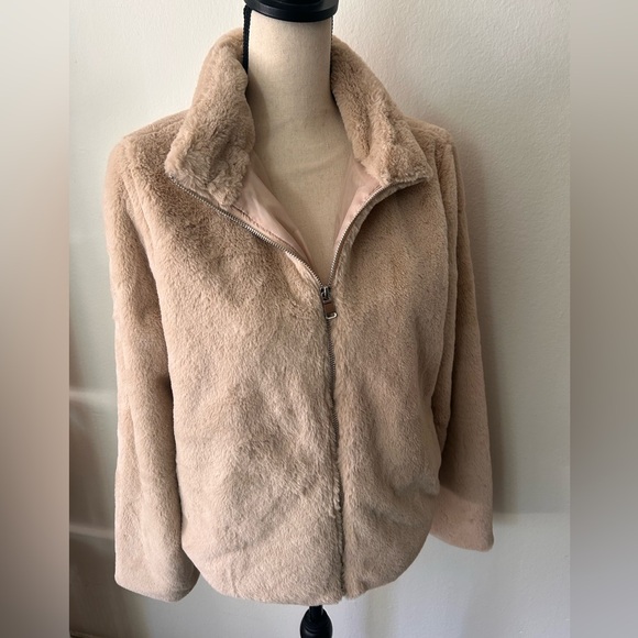 Jackets & Blazers - Faux Fur Zip-Front Jacket in Light Beige